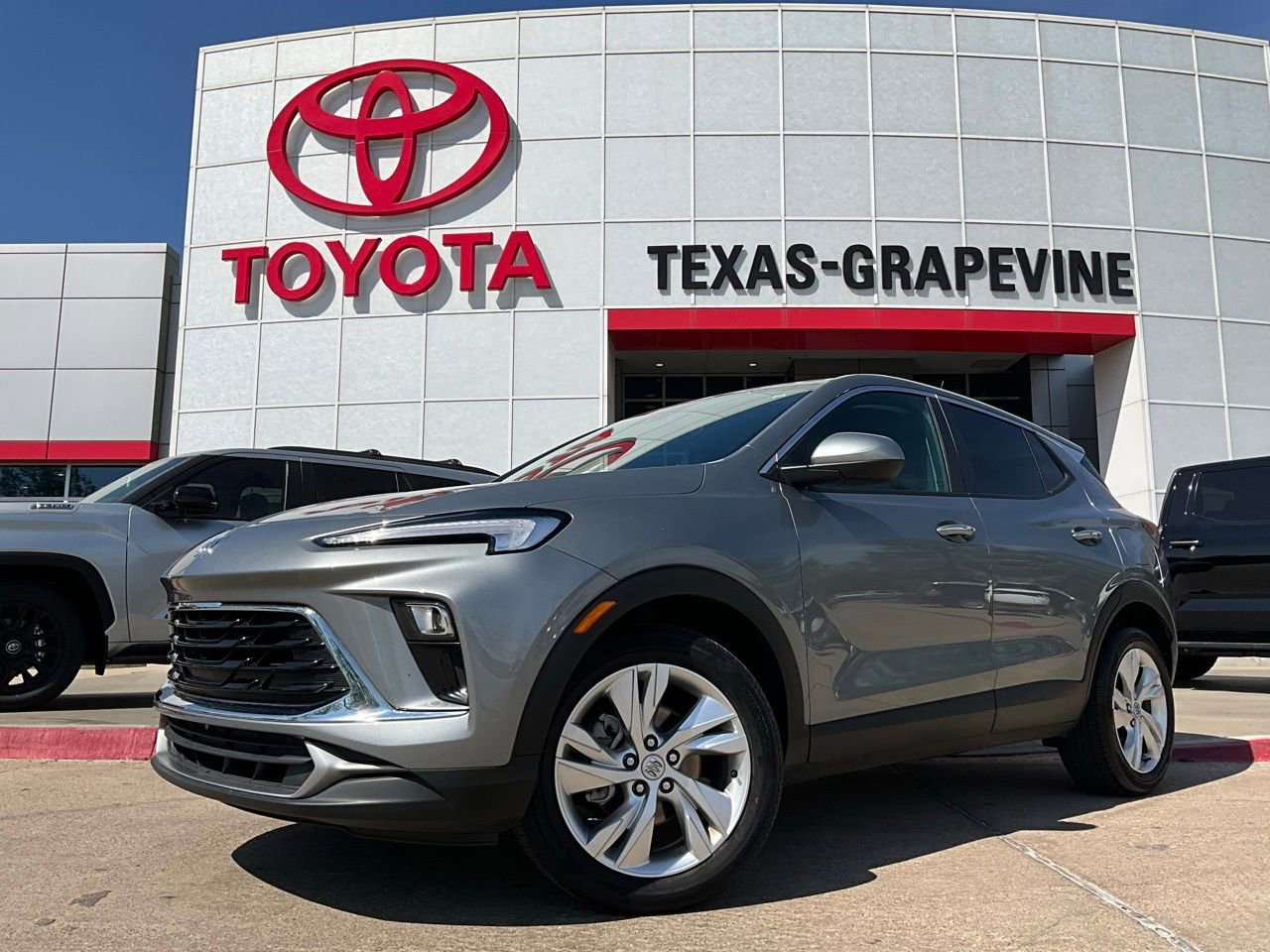 Used 2025 Buick Encore GX Preferred image 2