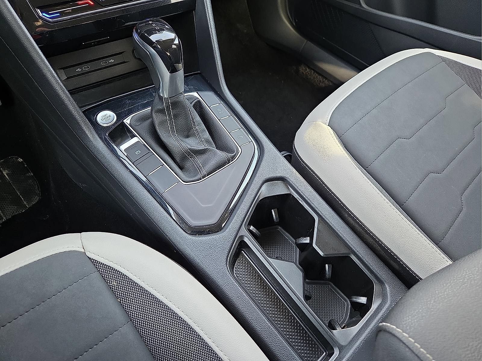 Used 2025 Volkswagen Taos SE image 25