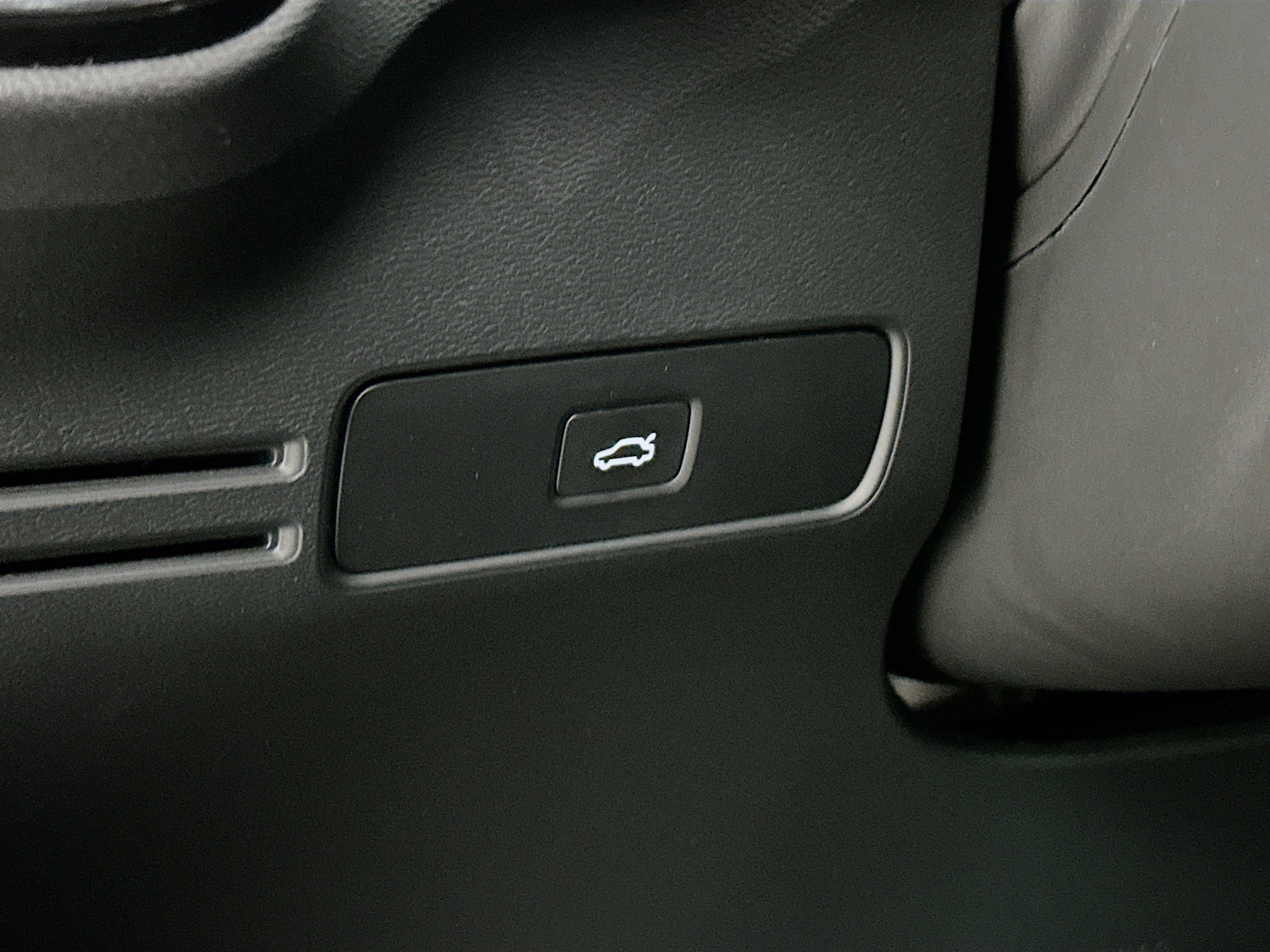 Used 2023 Volvo C40 P8 Recharge Plus AWD/4WD image 17