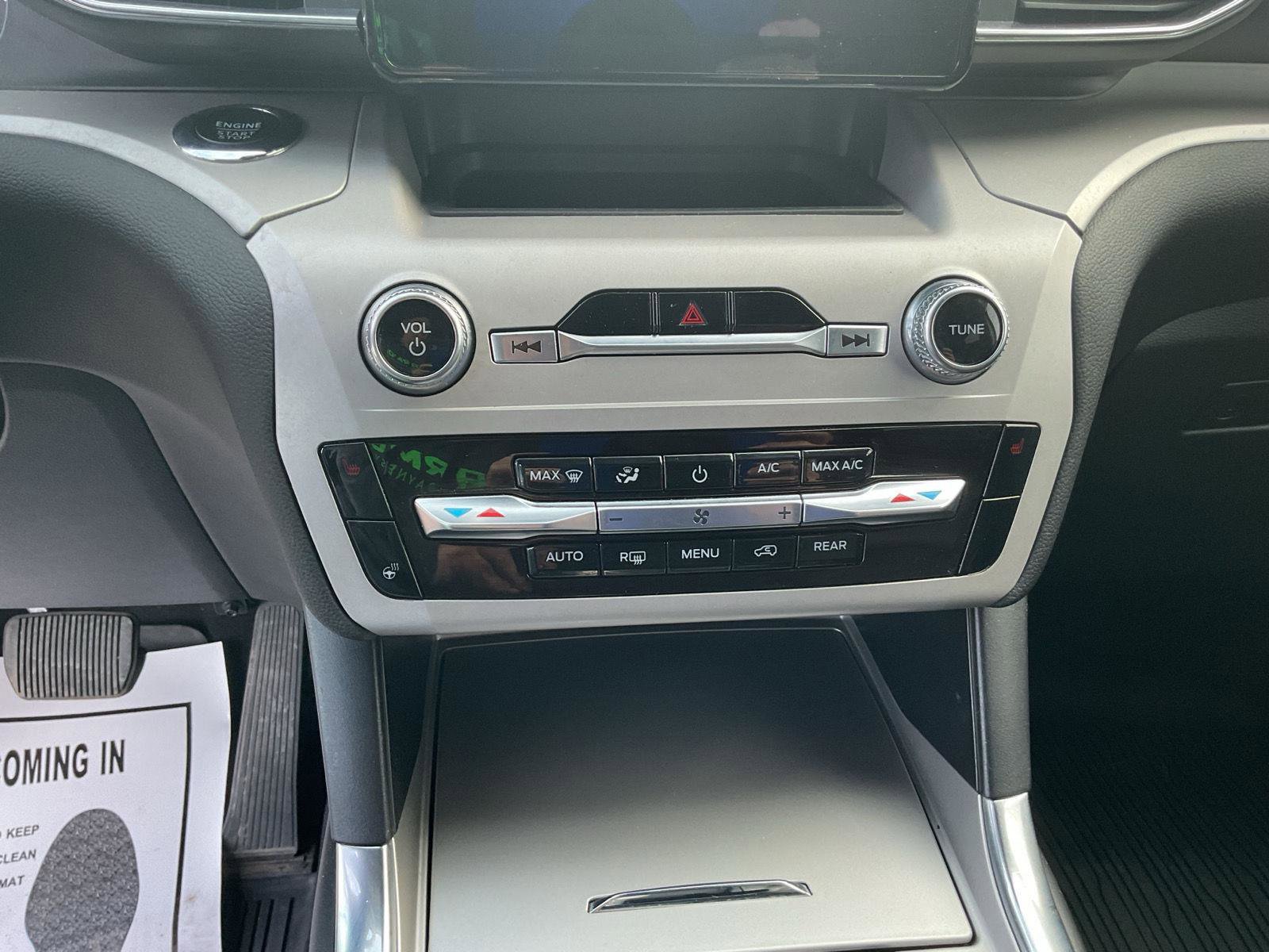 Used 2023 Ford Explorer XLT w/ Equipment Group 202A image 15