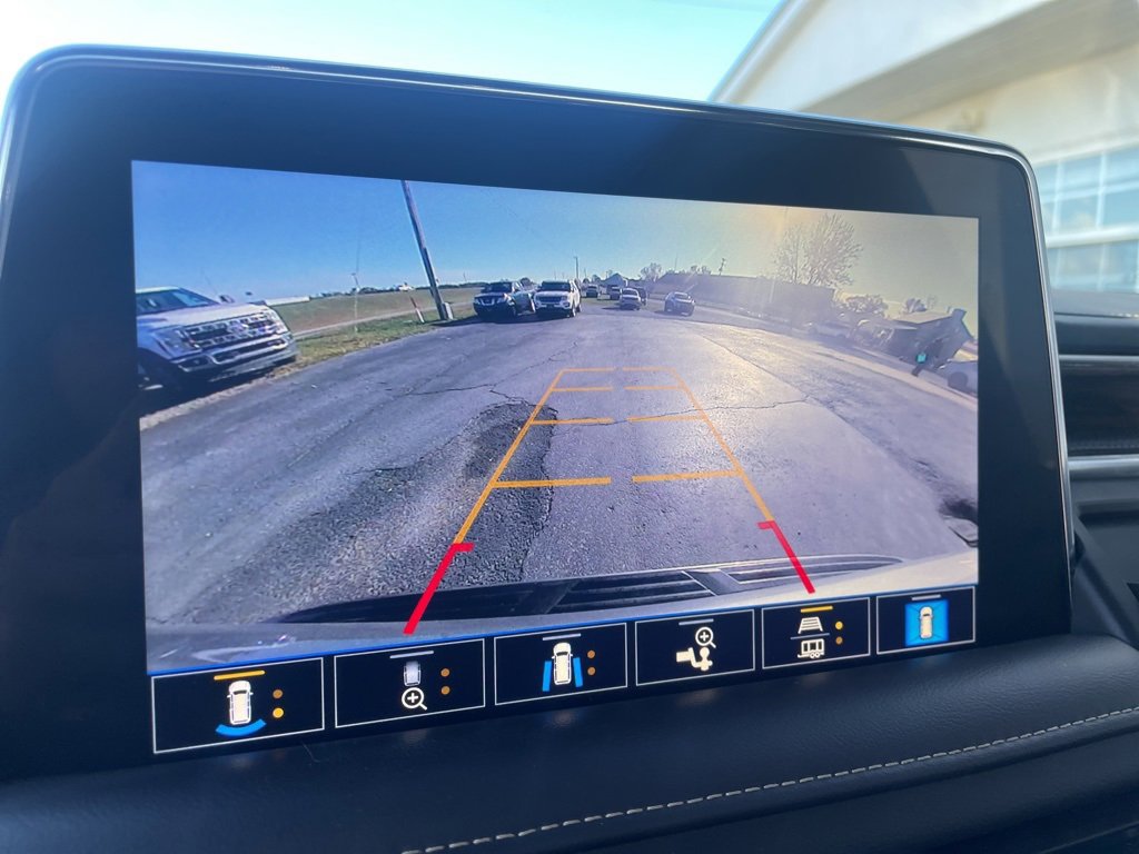 Used 2021 Chevrolet Suburban Premier w/ Premium Package image 23