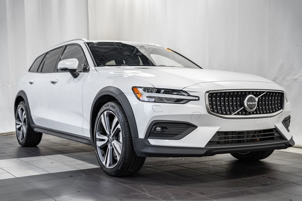 Used 2025 Volvo V60 B5 Cross Country Plus