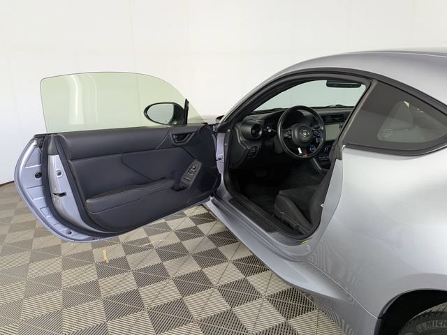 Used 2022 Toyota GR86 w/ ALL Weather Mat Package (TMS) RWD image 9