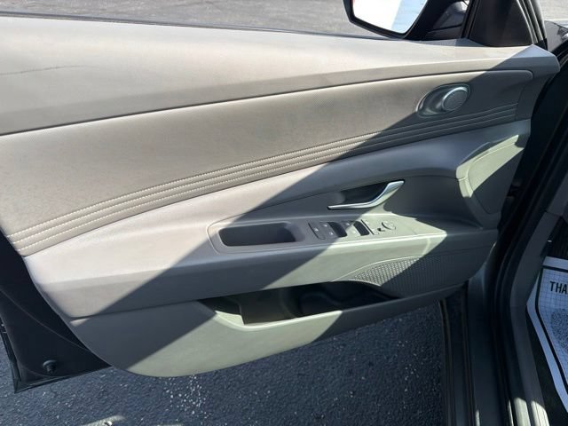 Used 2025 Hyundai Elantra SEL FWD image 9