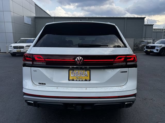 Used 2024 Volkswagen Atlas Peak Edition SE AWD/4WD image 6
