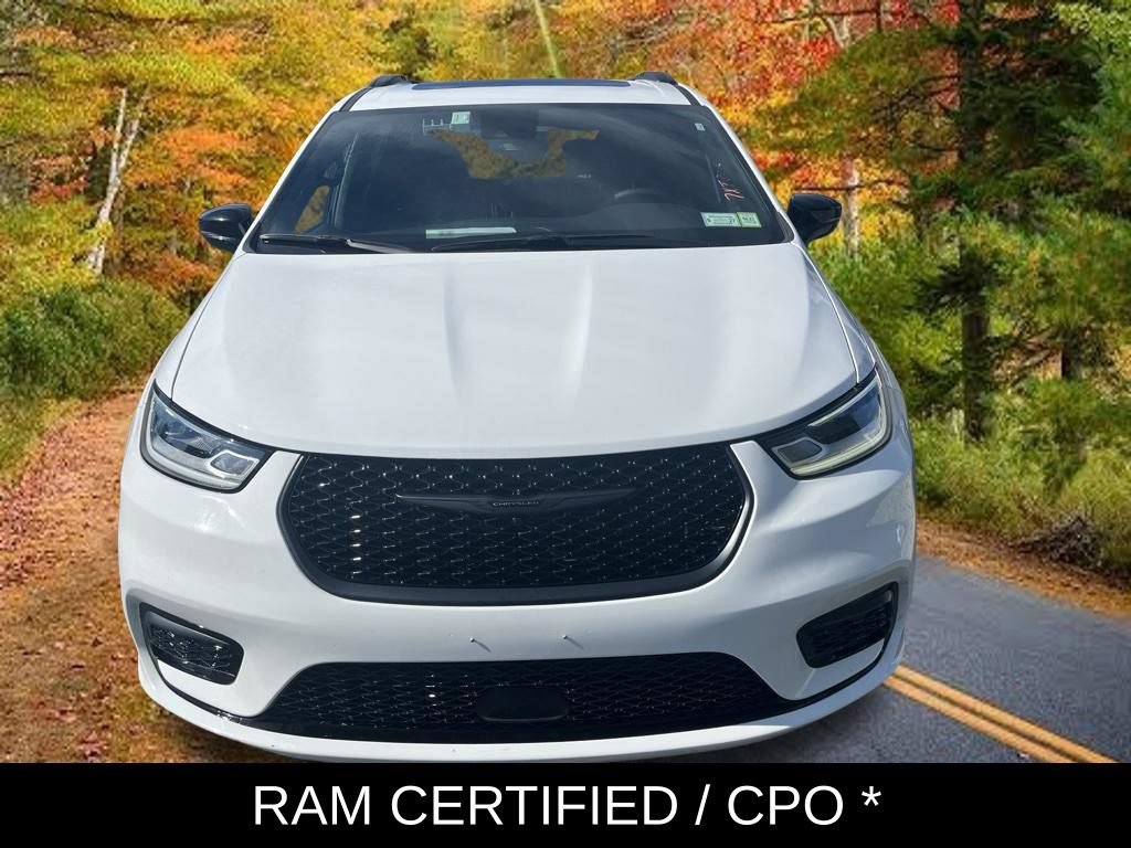 Used 2025 Chrysler Pacifica Limited FWD image 9