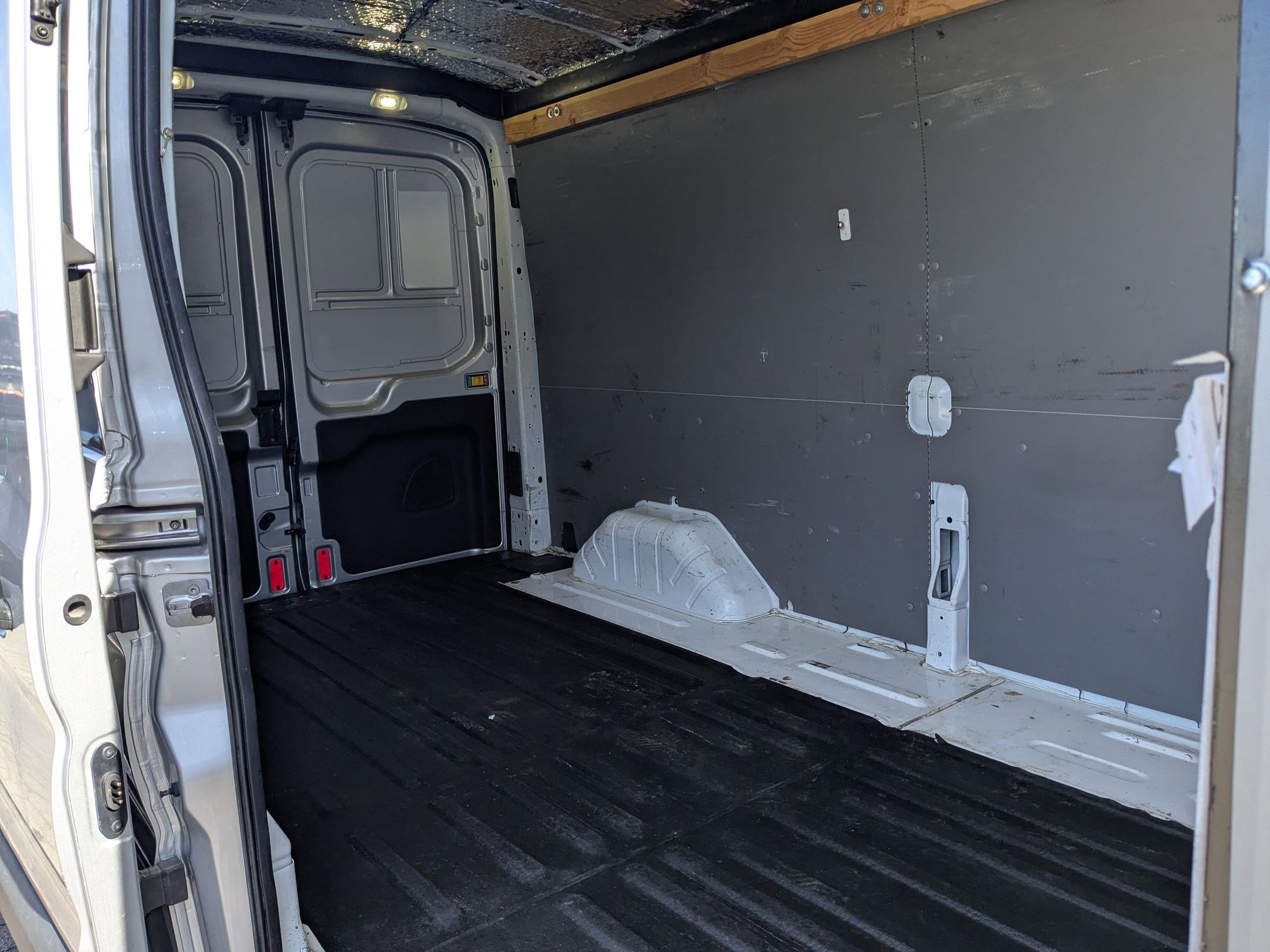 Used 2018 Ford Transit 150 148 Medium Roof image 28