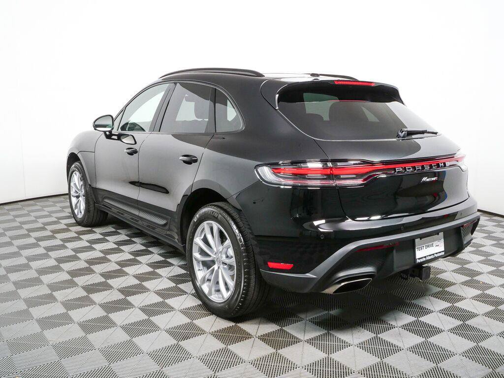 Certified 2026 Porsche Macan AWD/4WD image 3
