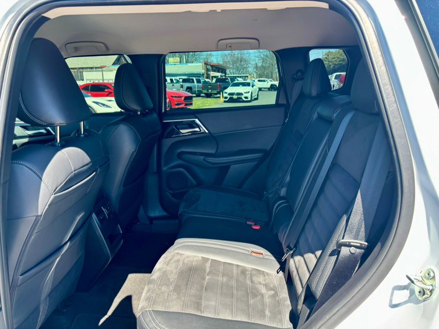 Used 2023 Mitsubishi Outlander SE image 14