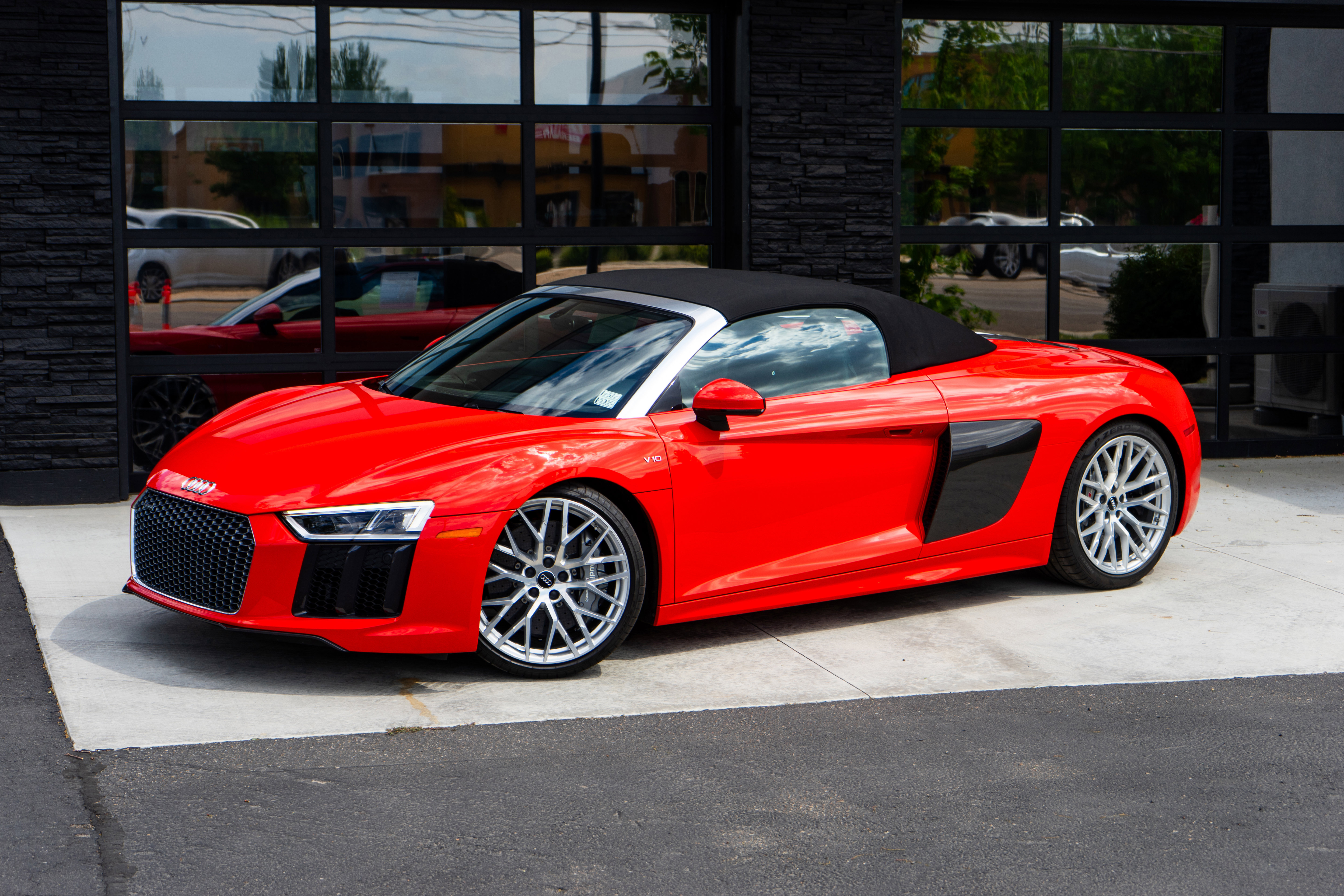 Used 2017 Audi R8 V10 image 44