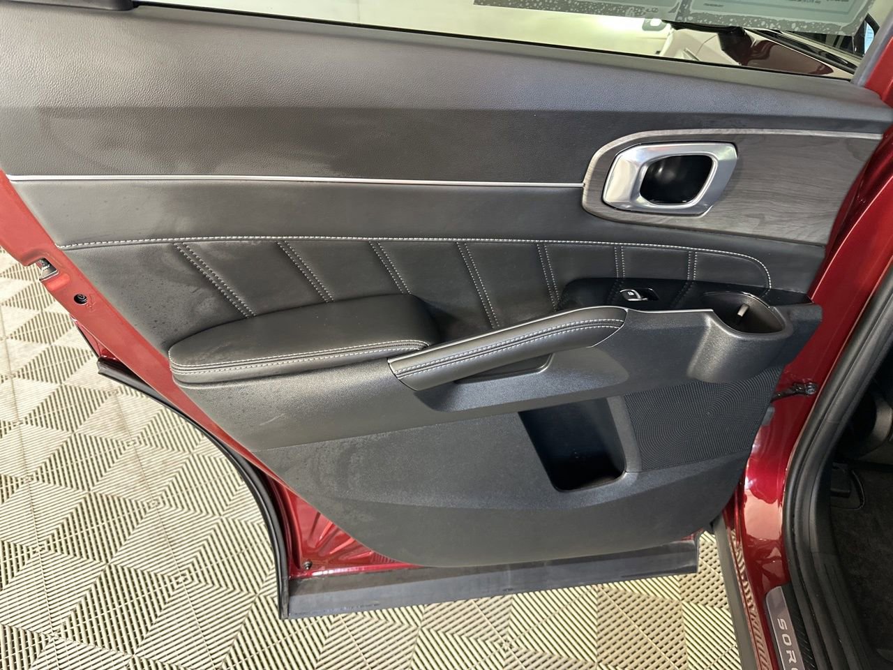 Used 2024 Kia Sorento SX image 25