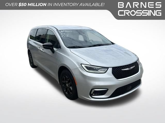Used 2024 Chrysler Pacifica Touring-L FWD image 1