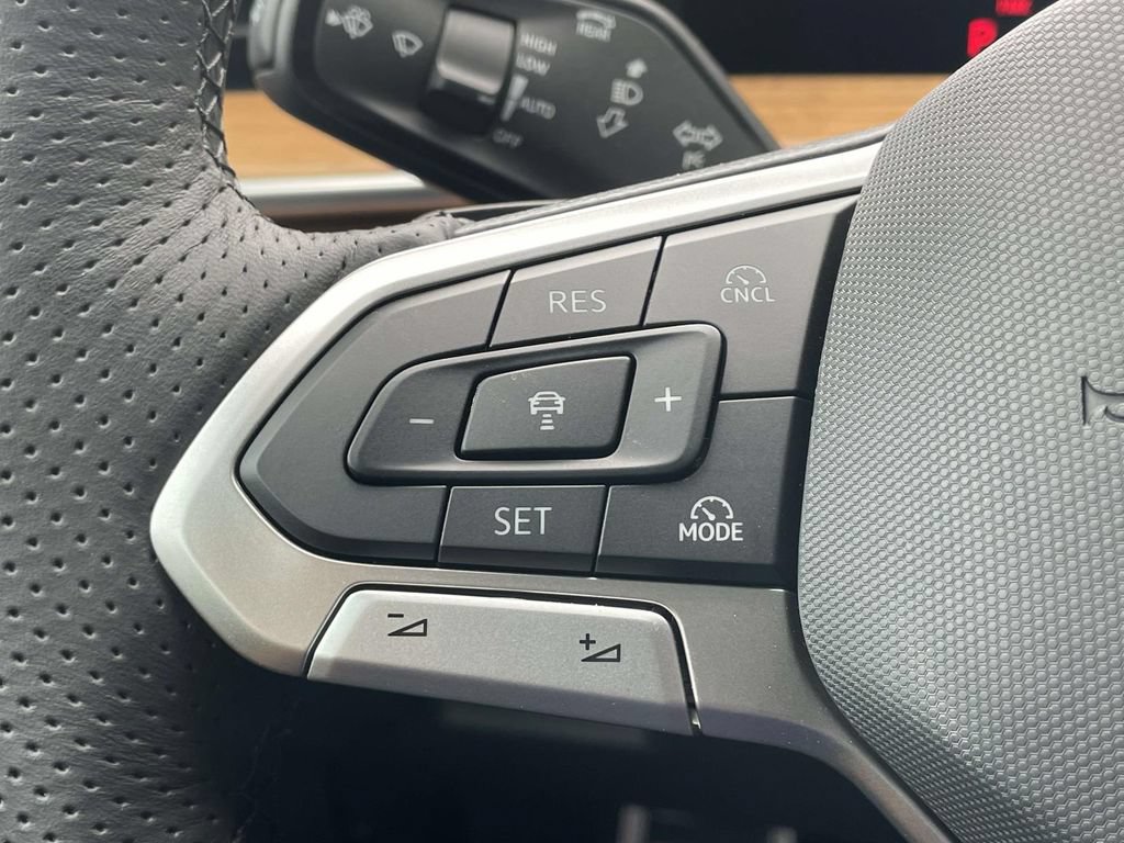 New 2026 Volkswagen Tiguan SEL R-Line AWD/4WD image 24