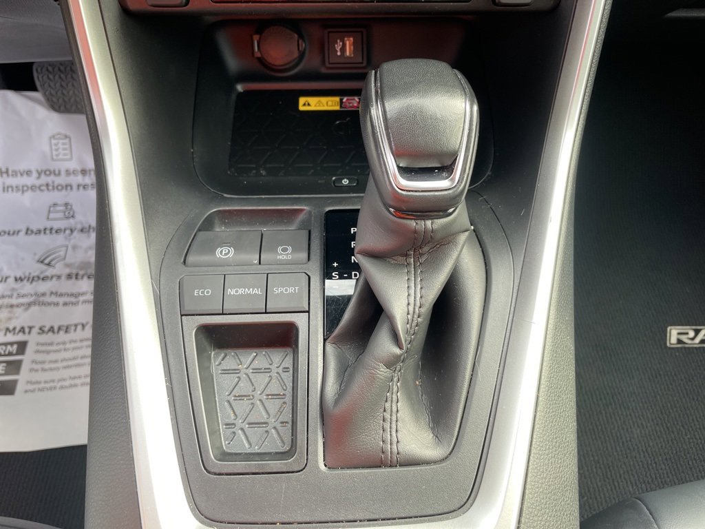 Used 2023 Toyota RAV4 XLE Premium image 15