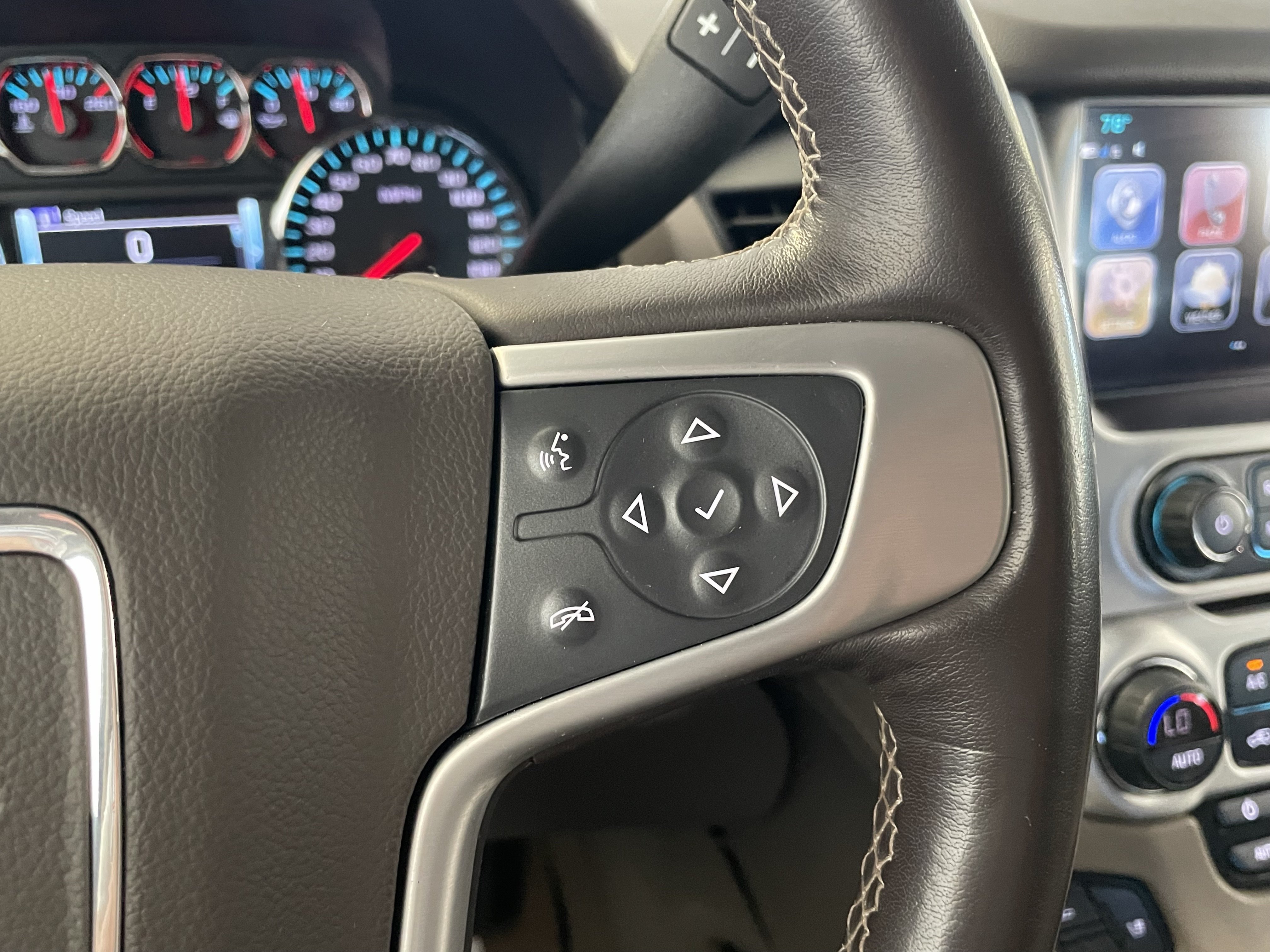 Certified 2019 GMC Yukon SLT w/ Premium Edition AWD/4WD image 39
