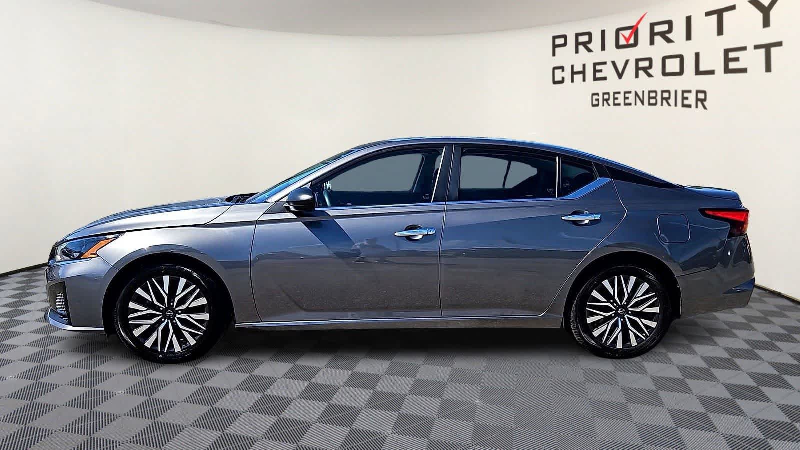 Used 2024 Nissan Altima 2.5 SV FWD image 5