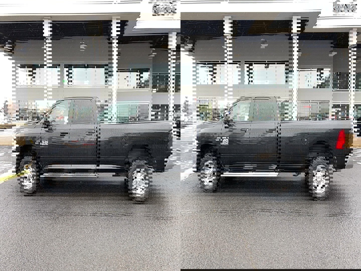 Used 2017 RAM 2500 Tradesman w/ Chrome Appearance Group image 9