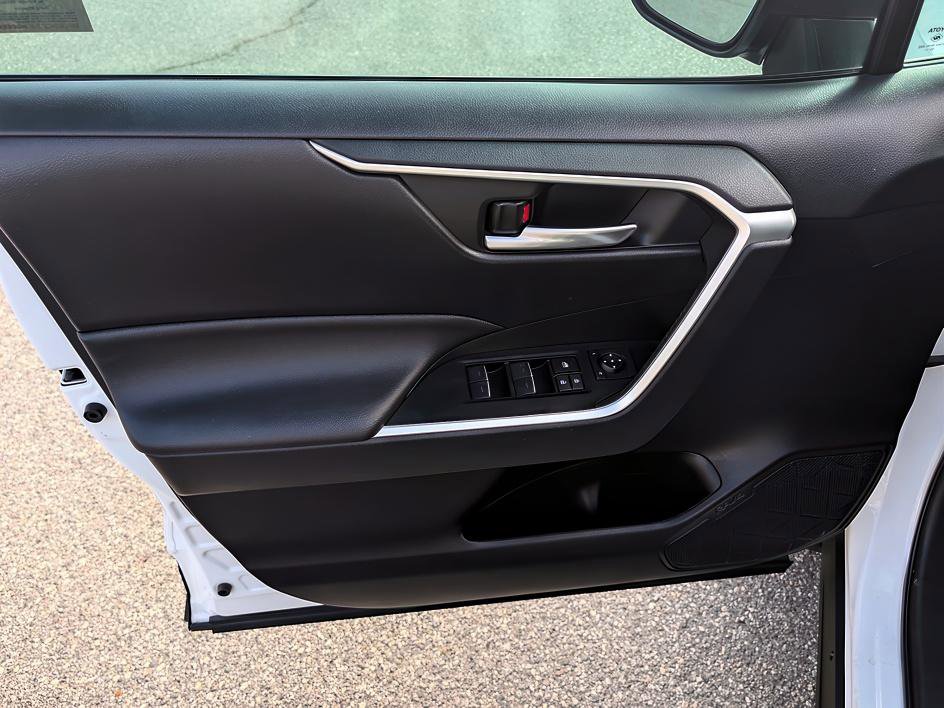 Used 2023 Toyota RAV4 XLE Premium image 16