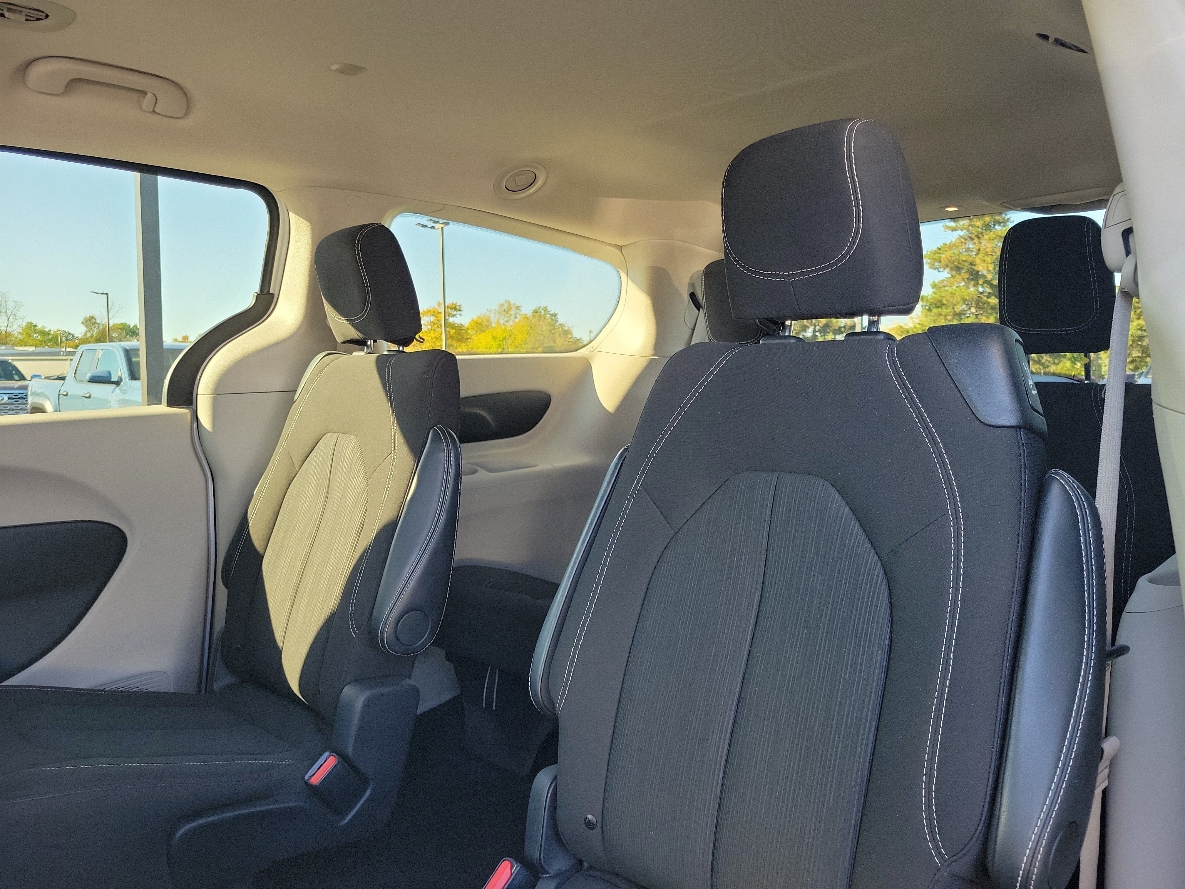 Used 2024 Chrysler Voyager LX FWD image 12