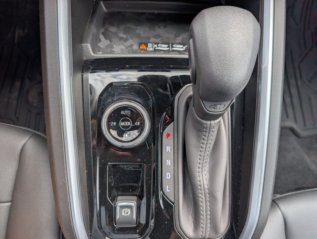 Used 2025 Chevrolet Colorado Trail Boss AWD/4WD image 16