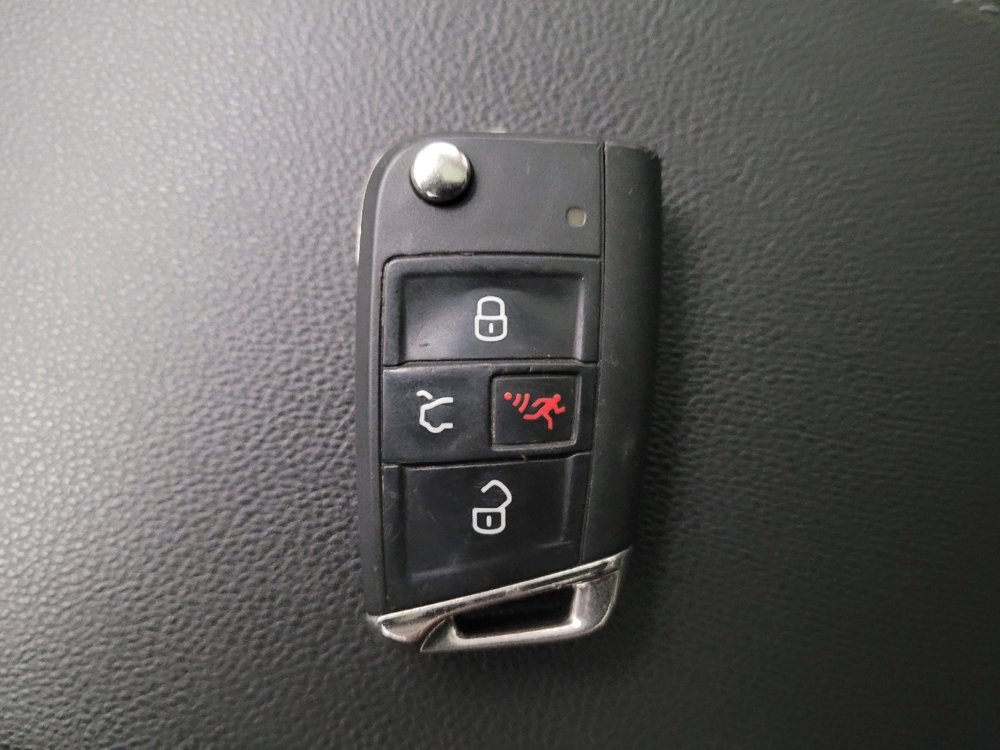 Used 2019 Volkswagen Golf SE FWD image 32