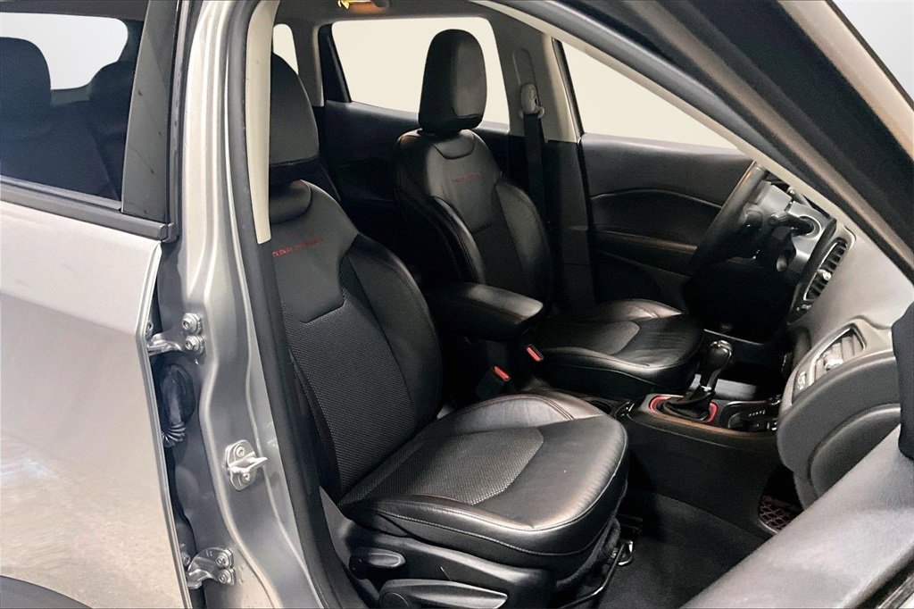 Used 2021 Jeep Compass Trailhawk image 28