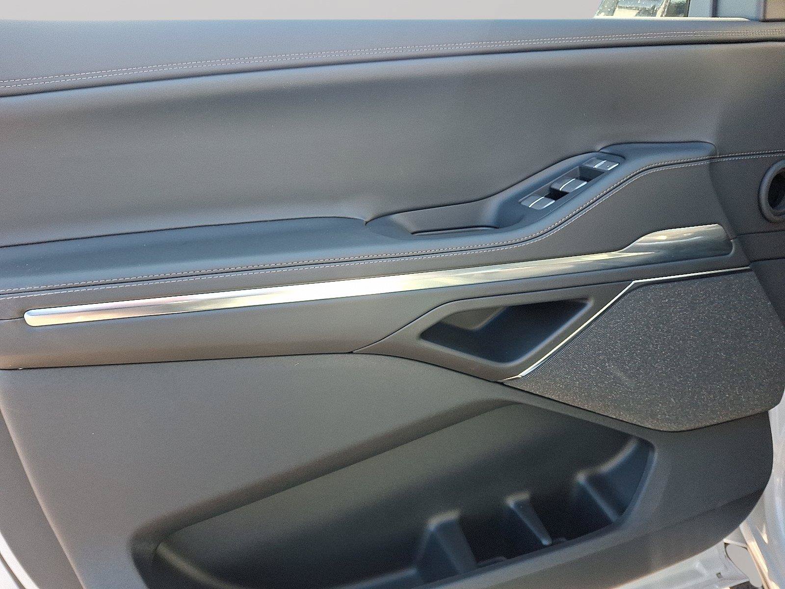 New 2025 Lincoln Navigator L Reserve AWD/4WD image 9