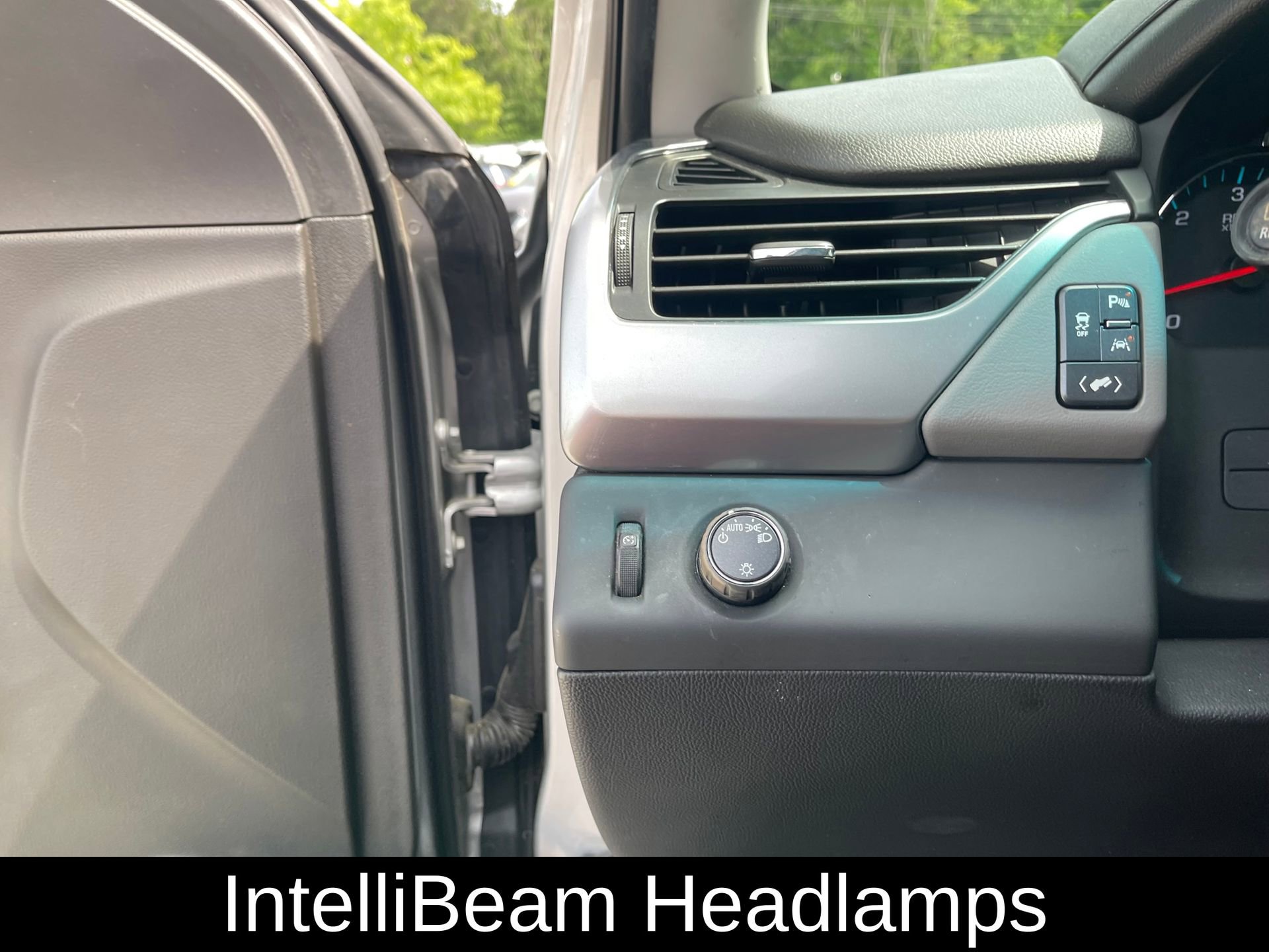 Used 2018 Chevrolet Tahoe LT RWD image 15