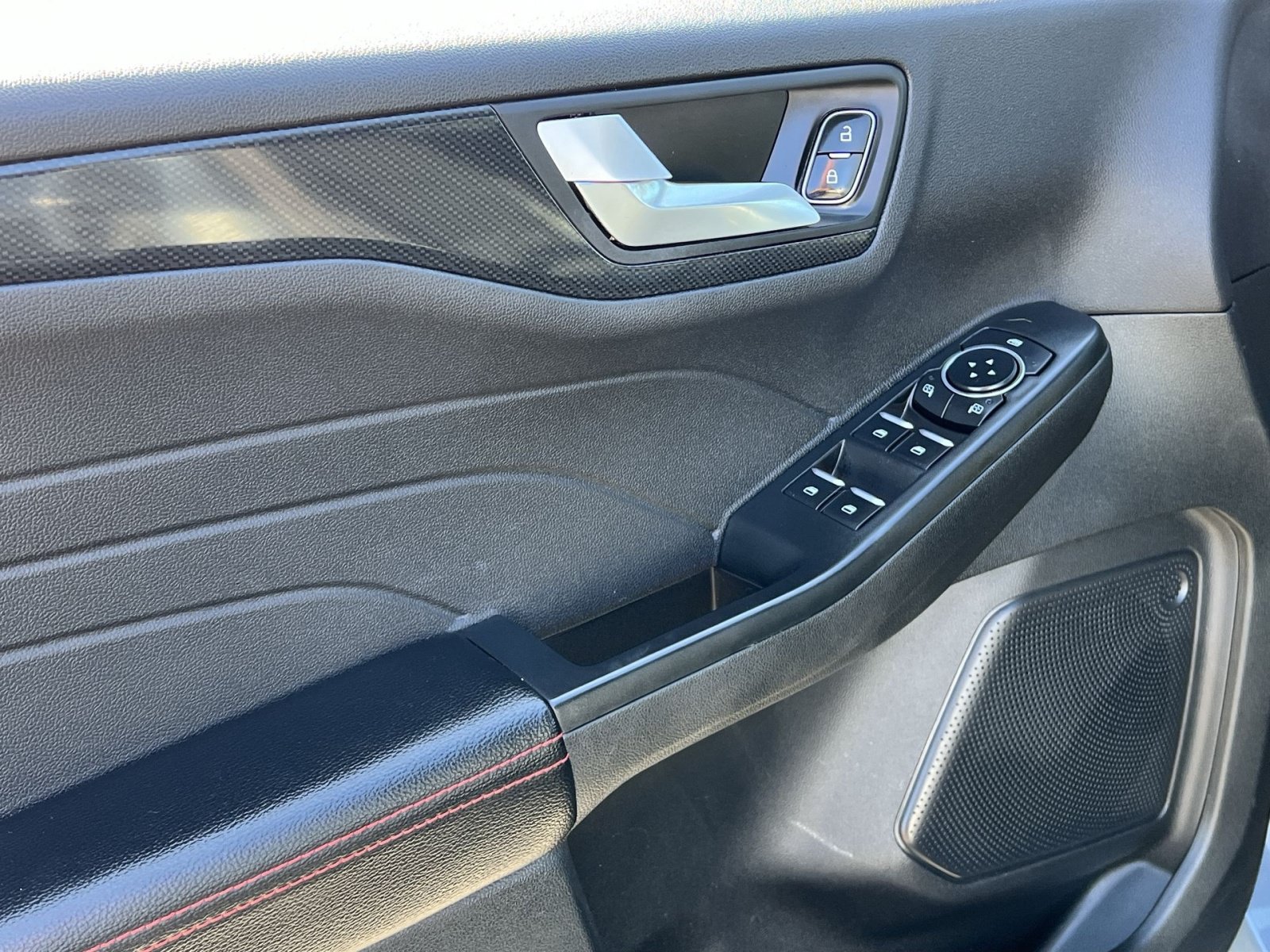 Used 2025 Ford Escape ST-Line Select AWD/4WD image 15