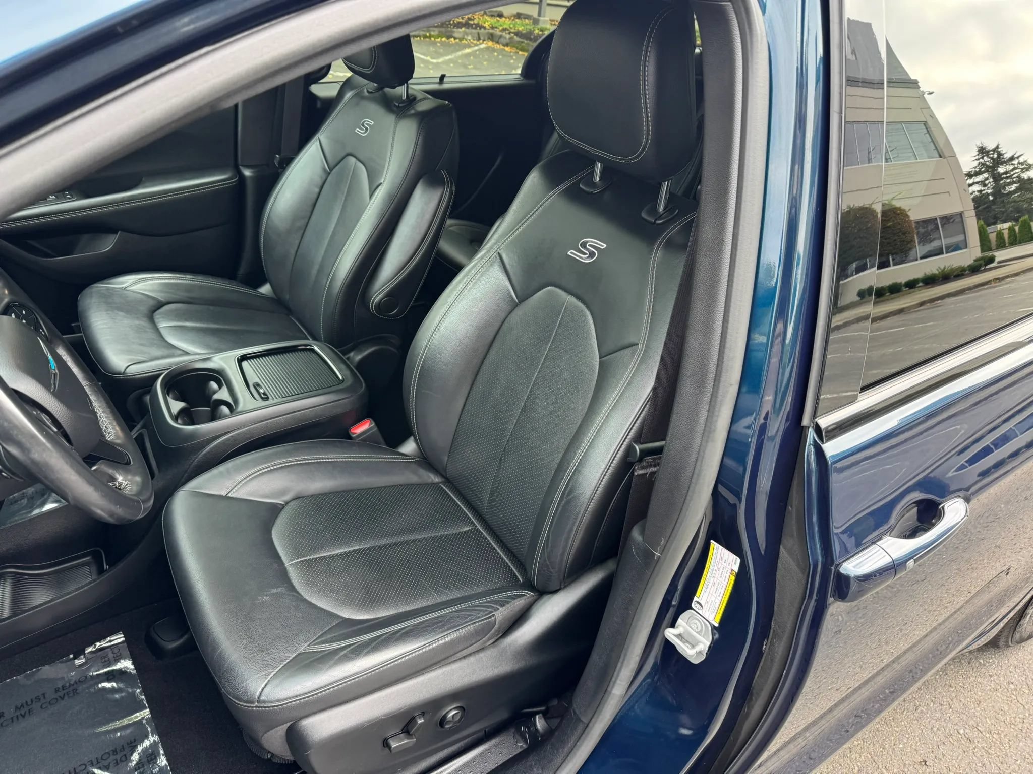 Used 2021 Chrysler Pacifica Touring-L w/ S Appearance Package FWD image 25