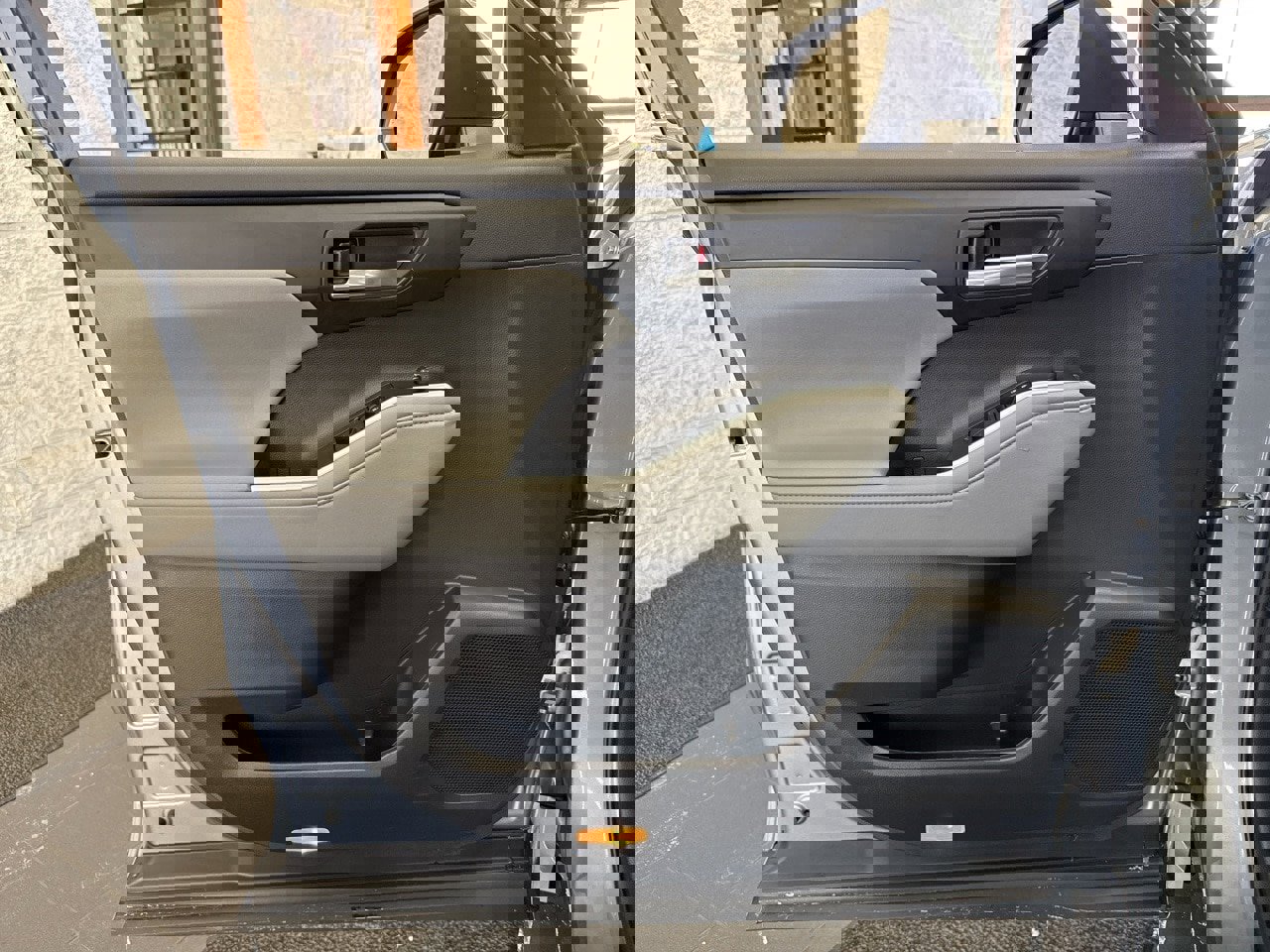 Certified 2024 Toyota Highlander XLE image 36