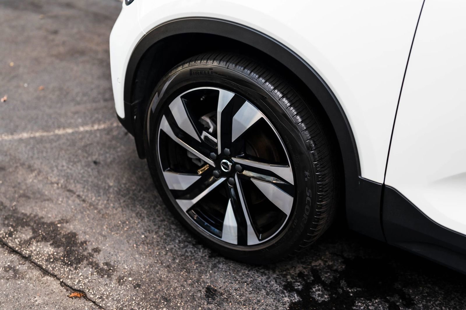 Used 2025 Volvo XC40 B5 Plus w/ Protection Package Premier image 7