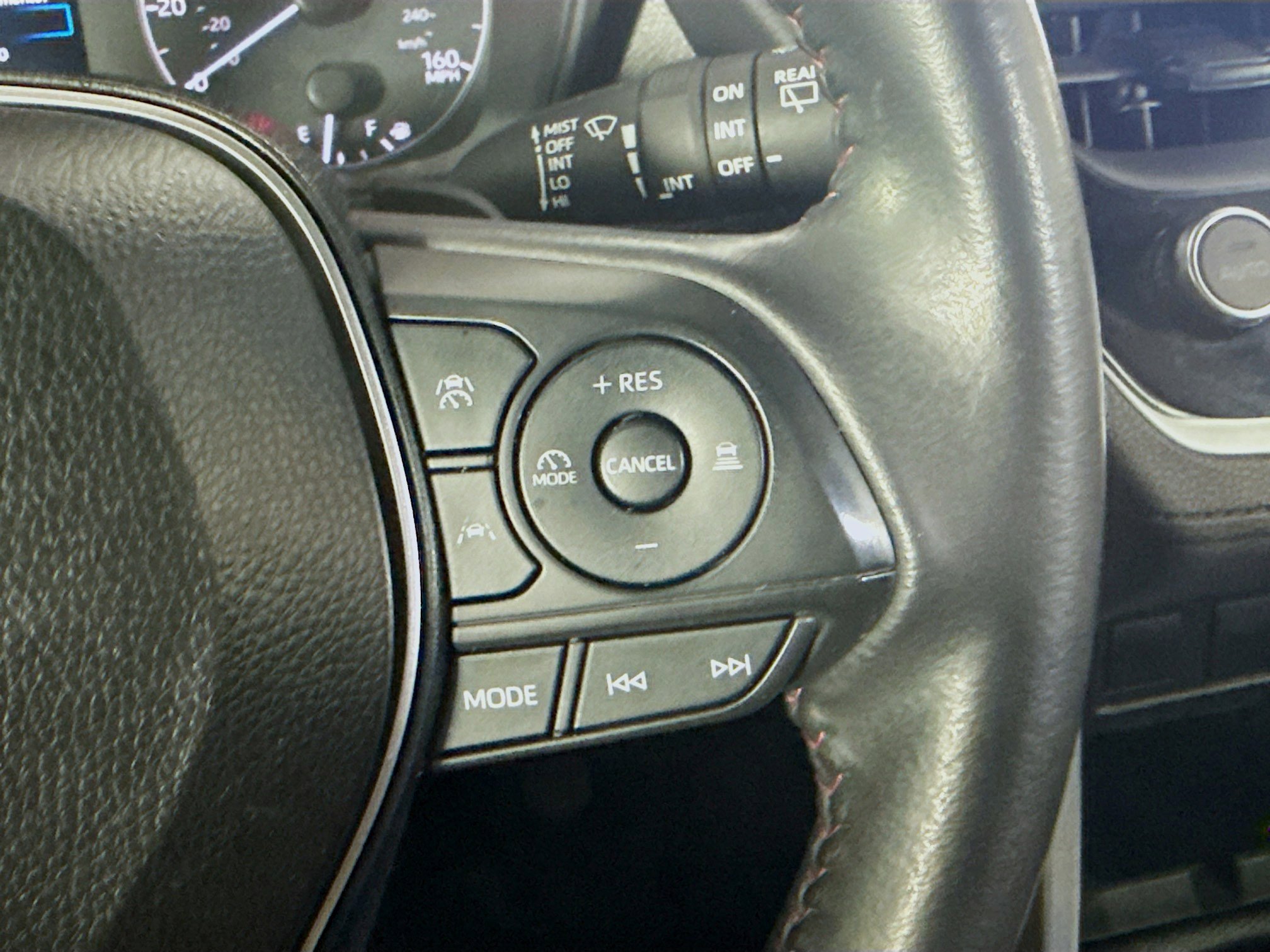 Used 2024 Toyota Corolla Cross AWD Hybrid w/ Moonroof Package image 15