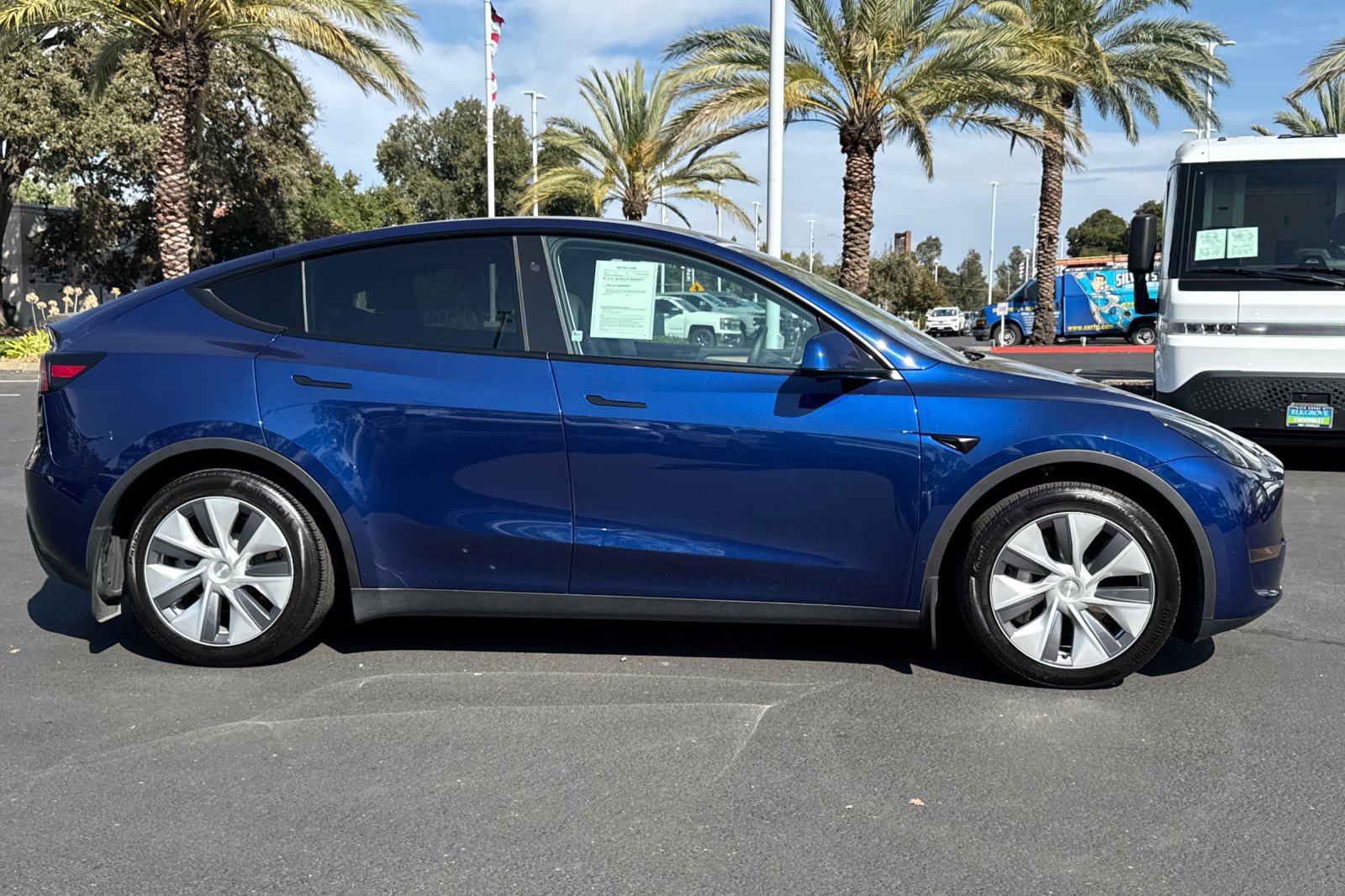 Used 2023 Tesla Model Y Long Range AWD/4WD image 2