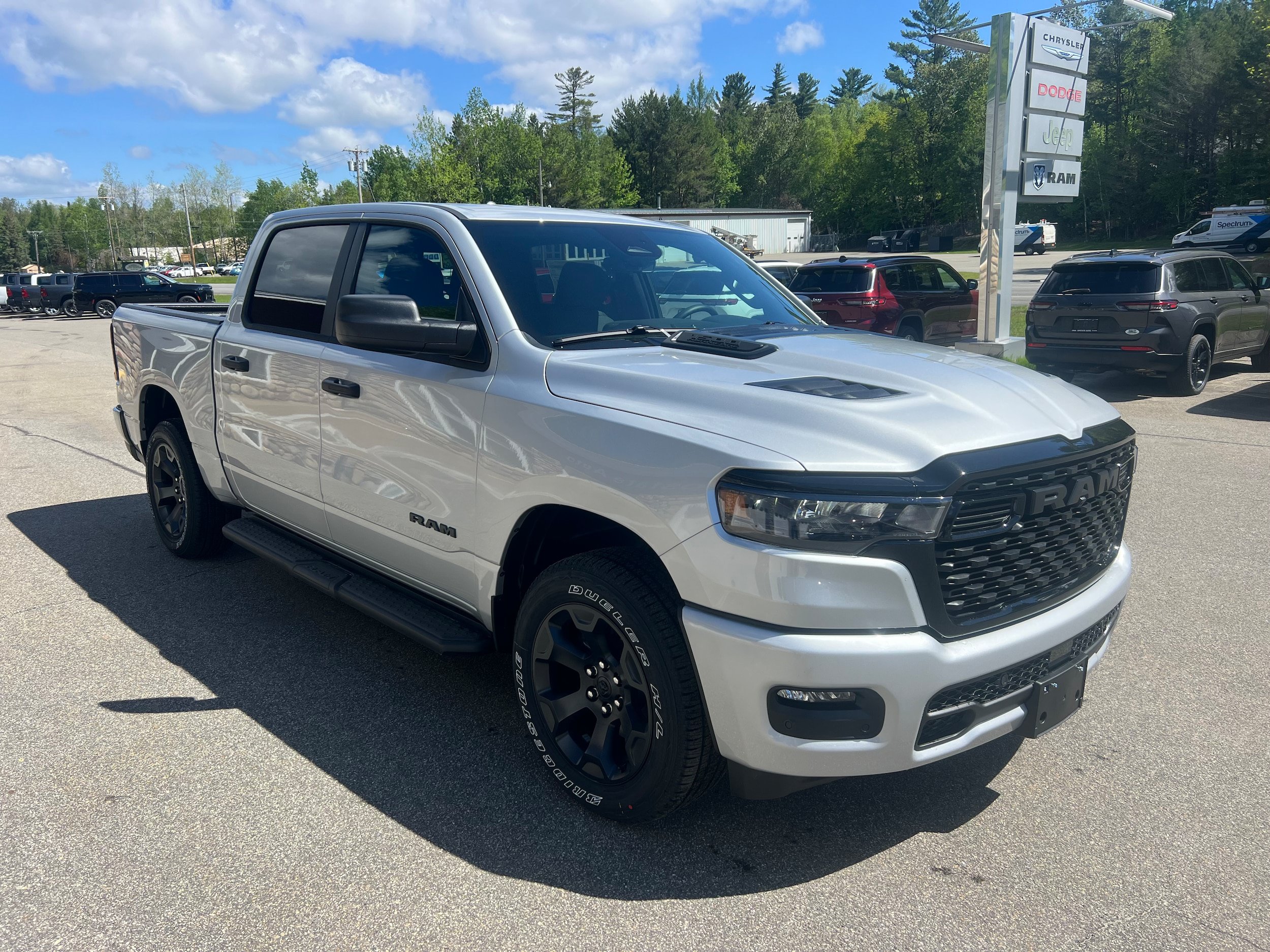 New 2026 RAM 1500 Express AWD/4WD image 3