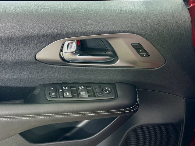 New 2026 Chrysler Pacifica Select w/ S Appearance Package FWD image 17