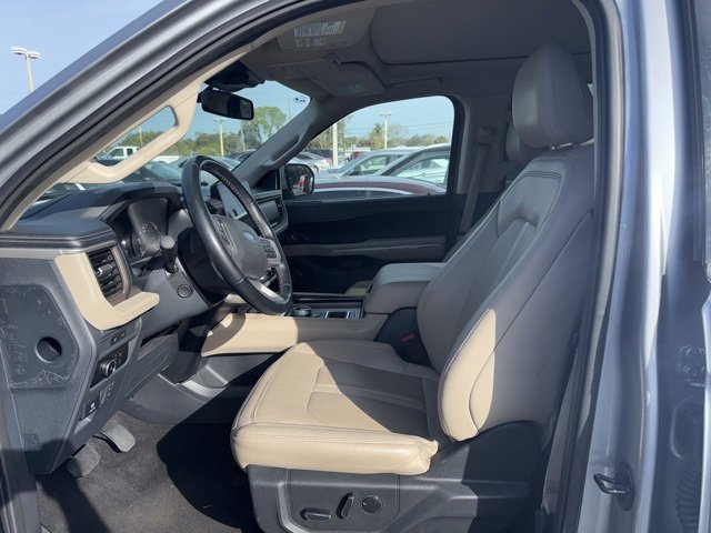 Used 2023 Ford Expedition Max Limited image 9