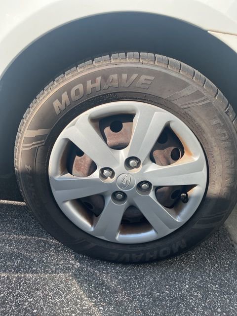 Used 2010 Hyundai Accent GLS image 8