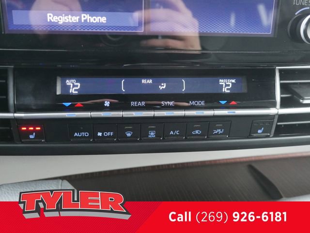 Used 2024 Toyota Sienna XLE FWD image 31