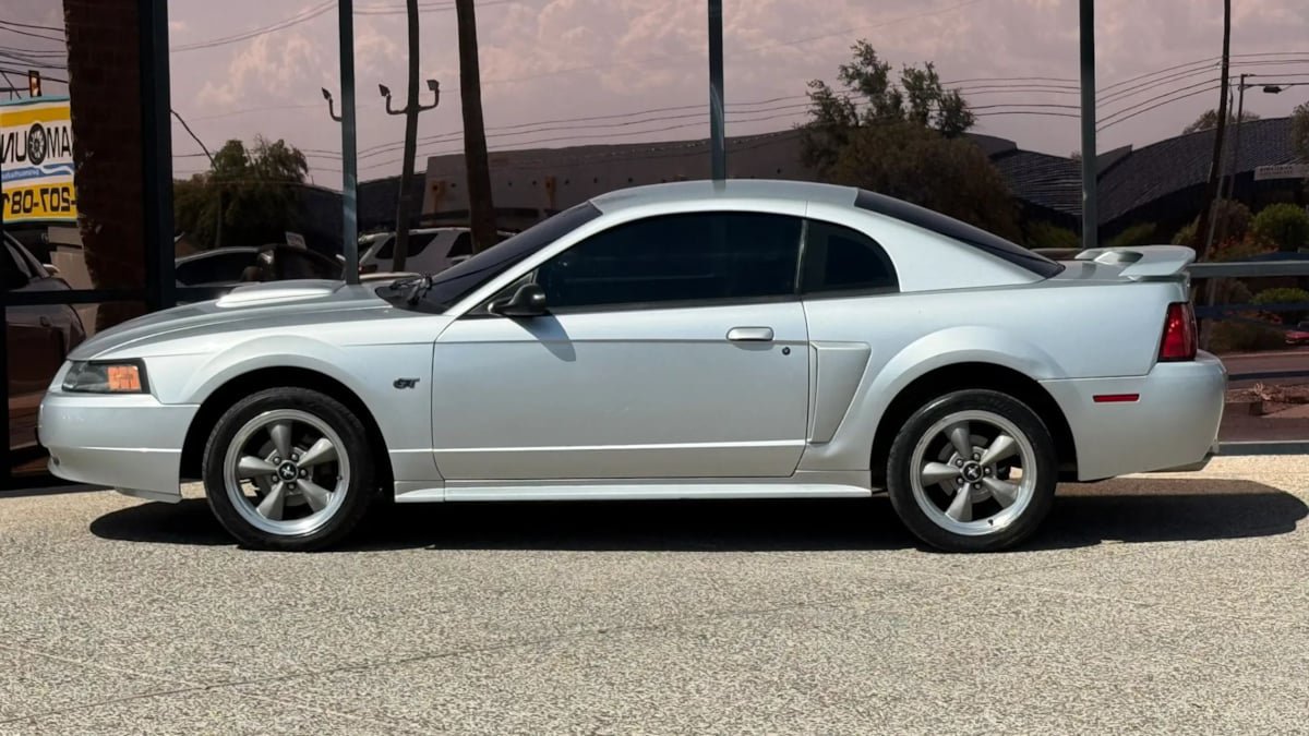 Used 2001 Ford Mustang GT Premium RWD image 4