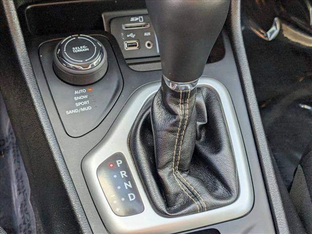 Used 2018 Jeep Cherokee Latitude Plus w/ Cold Weather Group image 12