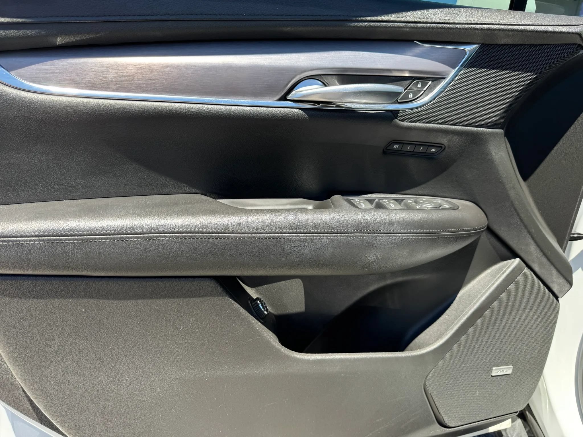 Used 2018 Cadillac XT5 Luxury w/ Driver Awareness Package FWD image 14