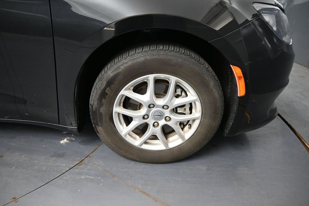 Used 2023 Chrysler Voyager LX FWD image 18