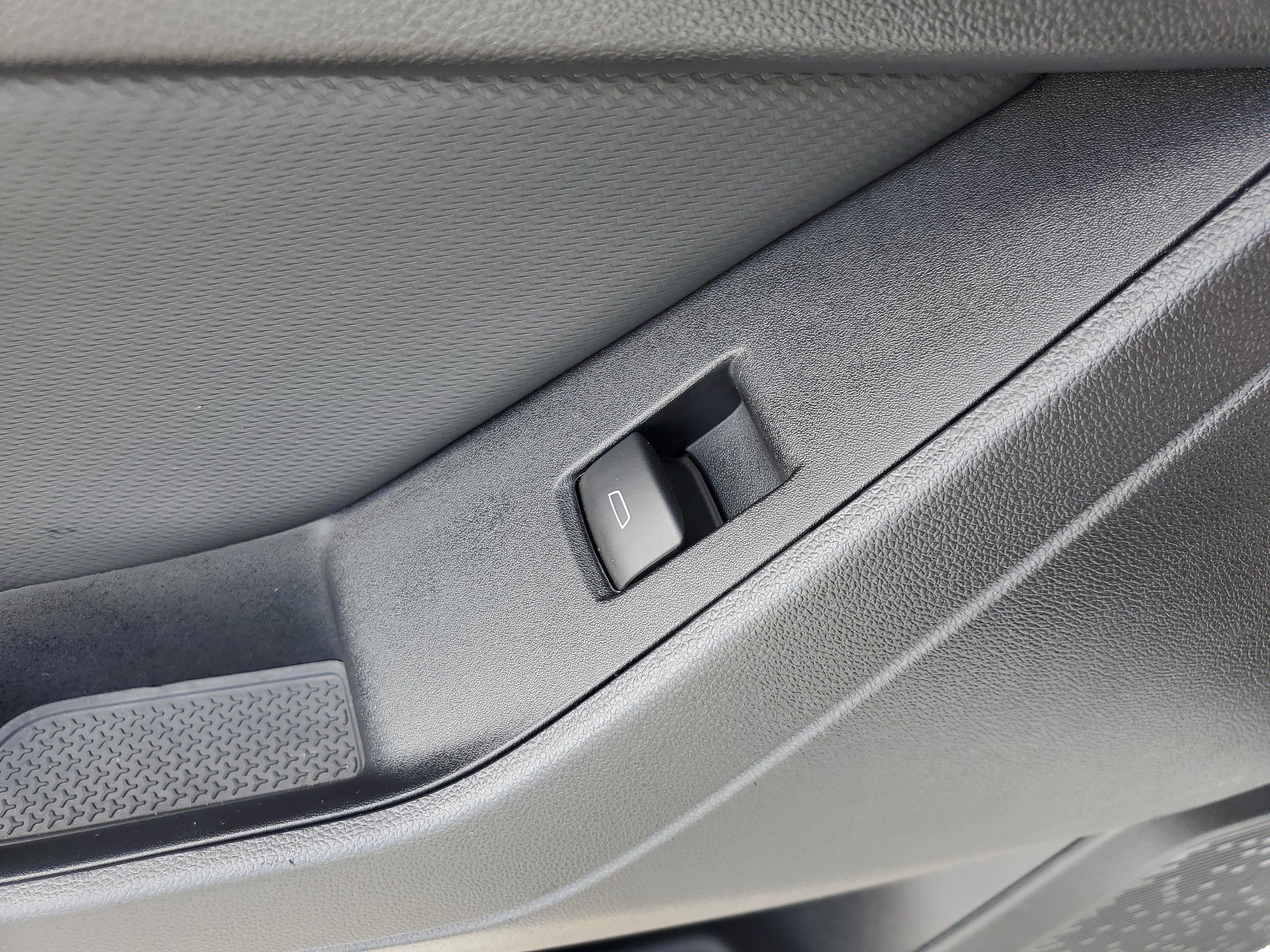 Used 2026 Chevrolet Equinox LT FWD image 14