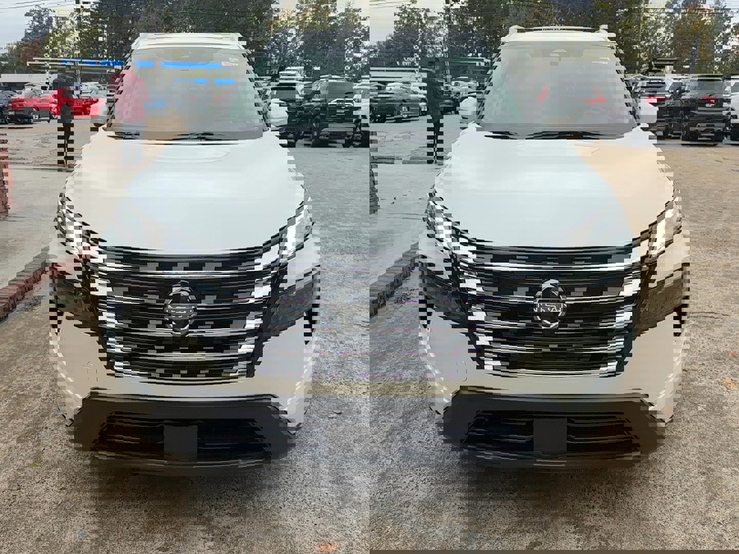 Used 2024 Nissan Rogue SV w/ SV Premium Package image 2