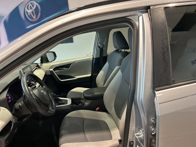 Used 2021 Toyota RAV4 XLE w/ Convenience Package image 16