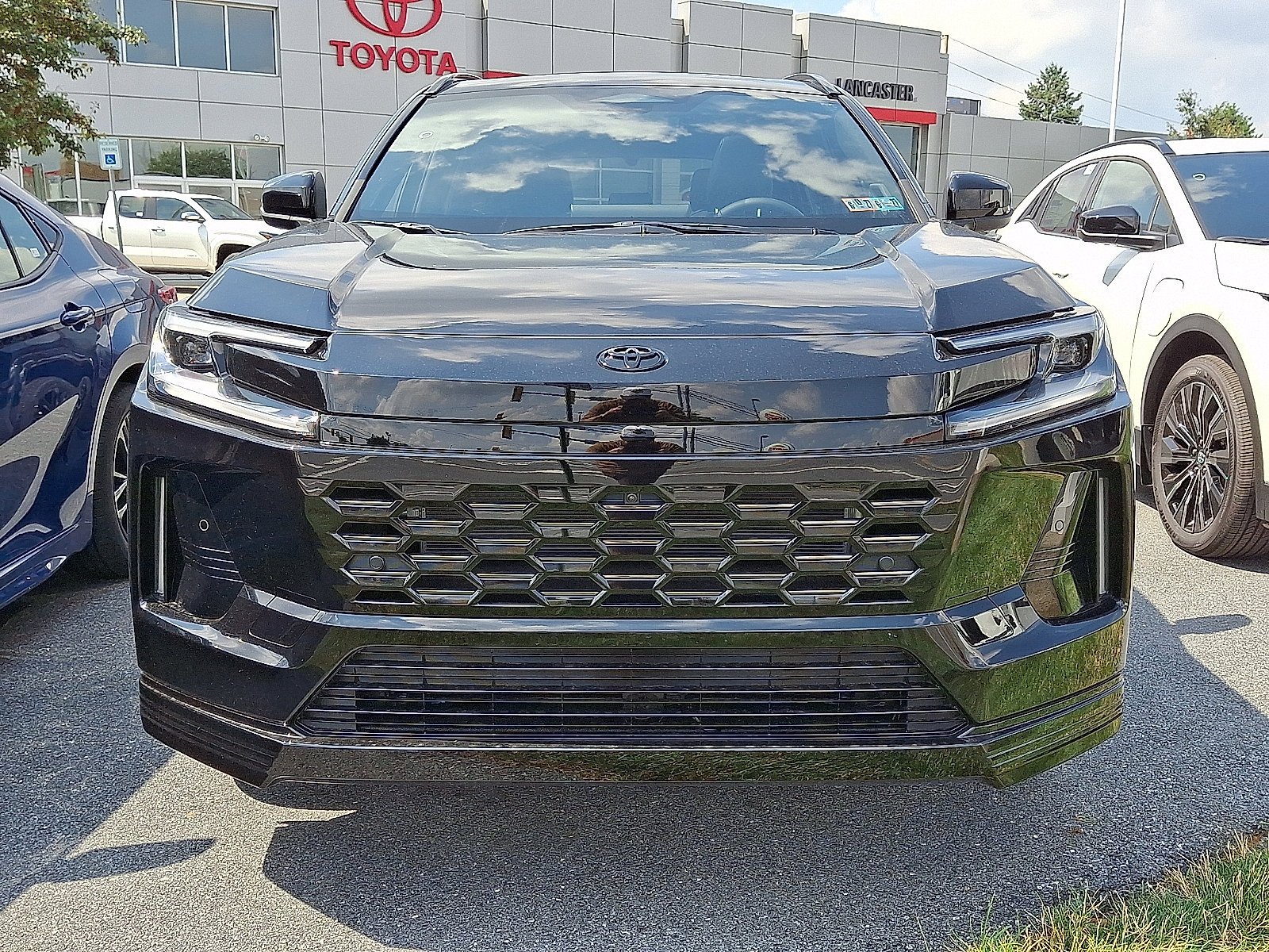 New 2026 Toyota RAV4 XSE w/ Panoramic Sun Roof Package AWD/4WD image 2
