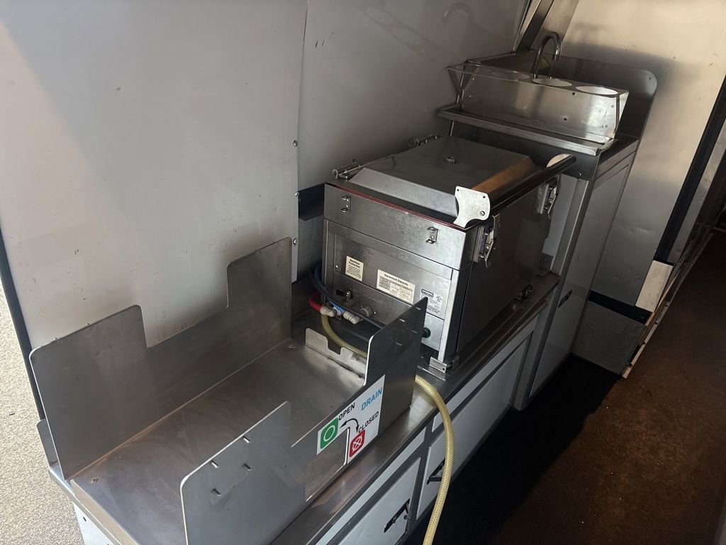 Used 2020 Mercedes-Benz Sprinter 4500 image 33