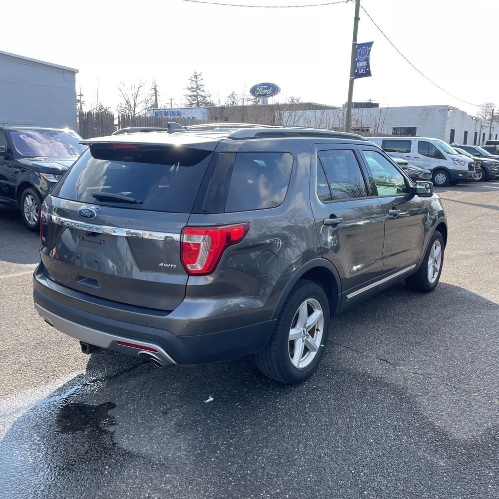 Used 2016 Ford Explorer XLT w/ Equipment Group 202A image 5