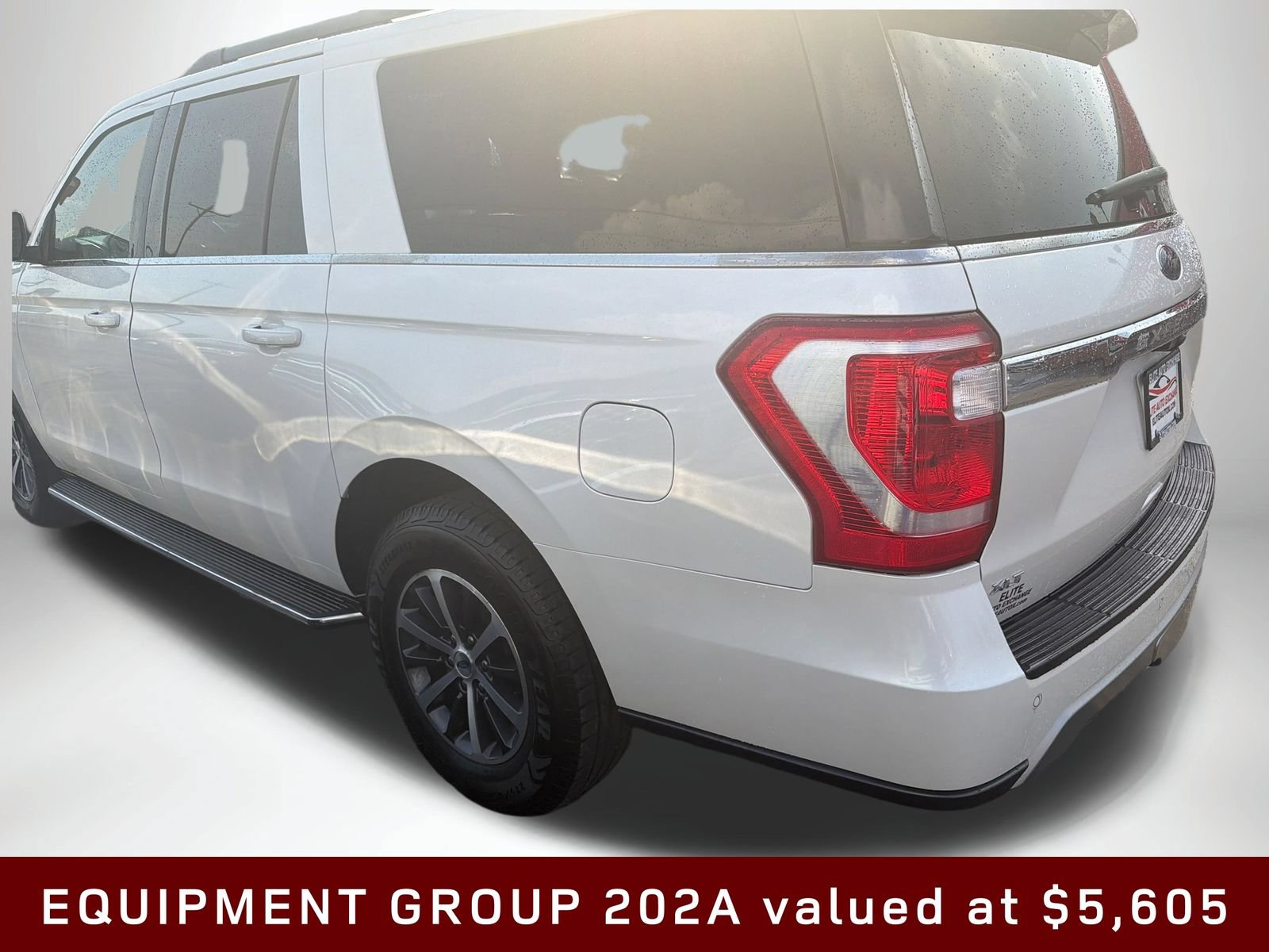 Used 2018 Ford Expedition Max XLT w/ Equipment Group 202A AWD/4WD image 4
